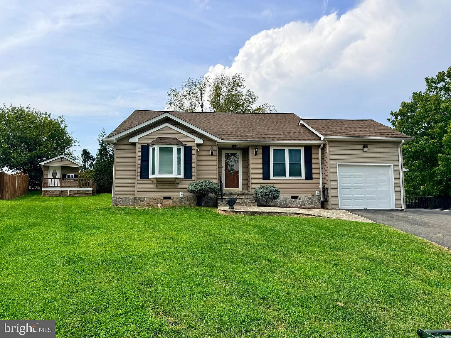 4 bed, 2.0 bath, 1894 sqft, $2,900 — Photo 3