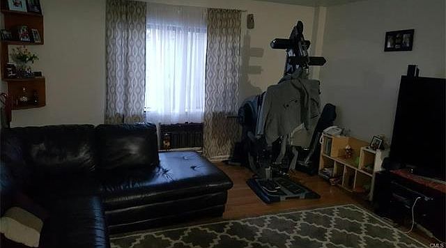 2nd image of 220 Cove Rd APT 2C