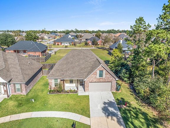 3rd image of 700 Dianne Ln