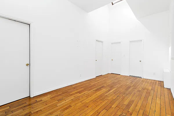 Rented by REAL New York | media 2