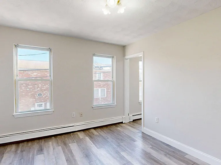137 Chelsea St #2 — Photo 8