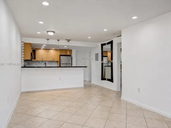 1975 Normandy Dr APT 303, Miami Beach, FL 33141