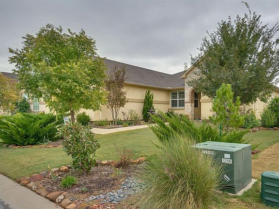 3rd image of 10121 Sandhurst Dr
