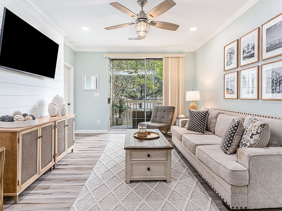 1600 Long Grove Dr. Unit 115