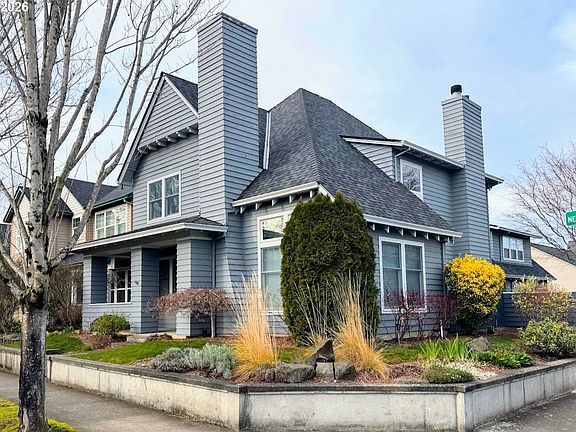 2nd image of 22285 NE Park Ln