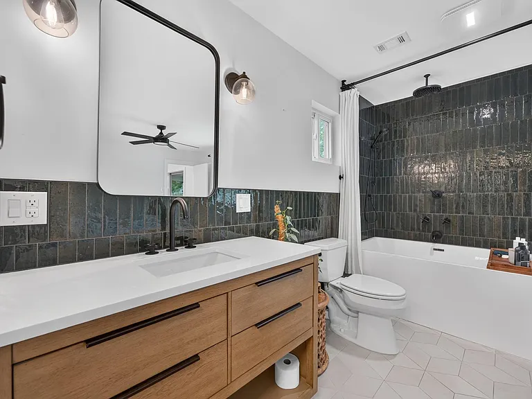 7803 Woodcroft Dr — Photo 12