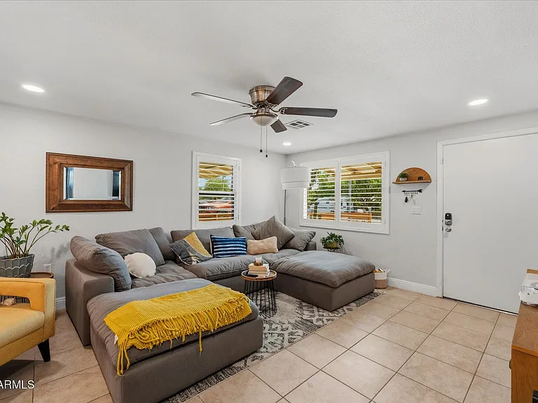 1324 E Orangewood Ave — Photo 9