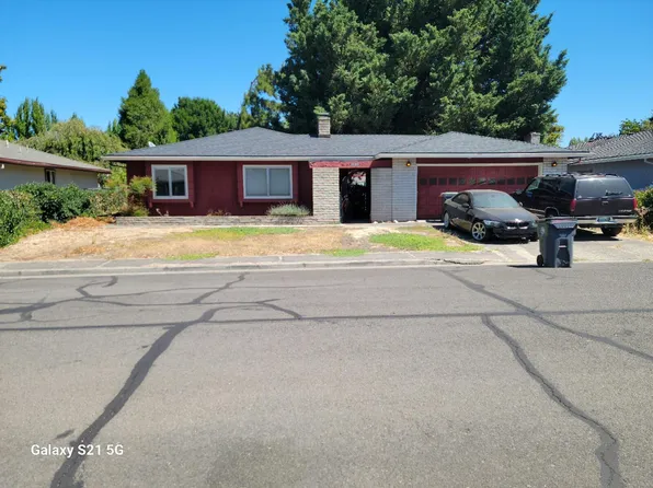 1025 Rose Valley Dr, Central Pt, OR 97502