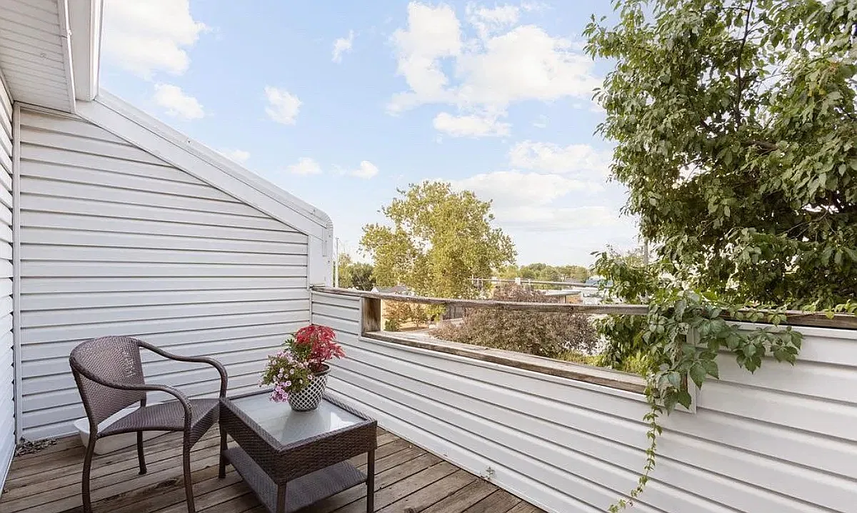 2 bed, 1.5 bath, 1140 sqft, $1,600 — Photo 2
