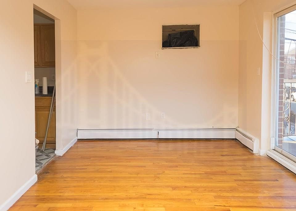 2nd image of 3237-3238 Kingsland Ave