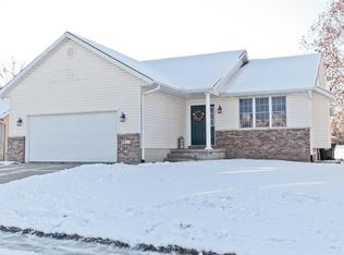 4111 Jackson Cir NW, Cedar Rapids, IA 52405