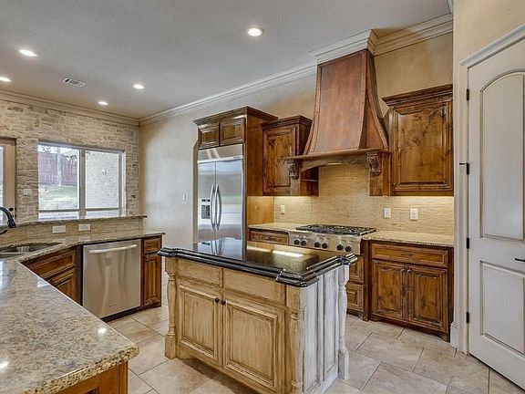 4th image of 2016 Woodbury Ct