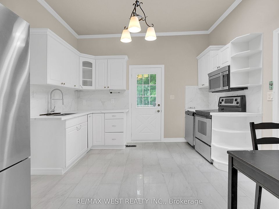 1st image of 19015 Dufferin St