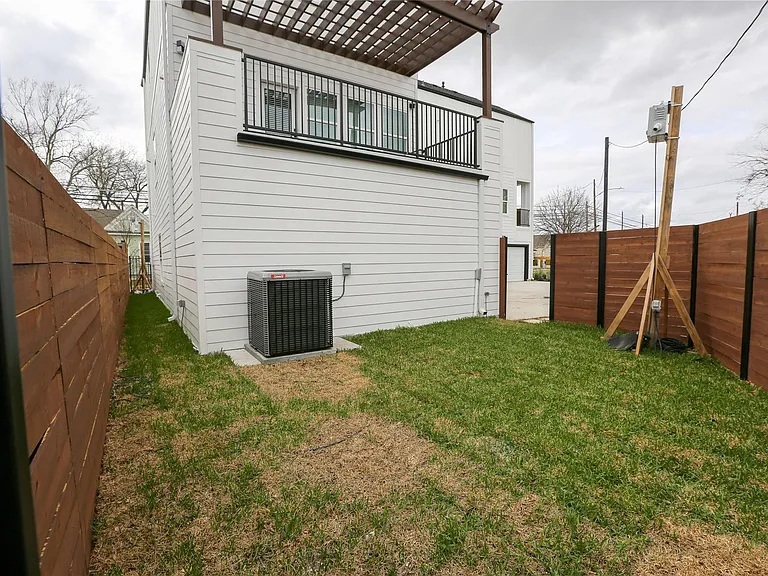 1718 Hardy St — Photo 23