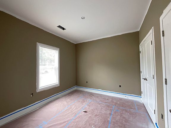 5th image of 215 Kayla Ln