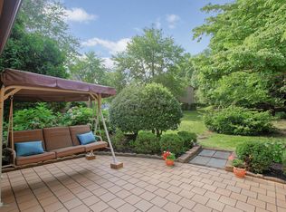 27 Hampton Ct, Red Bank, NJ 07701