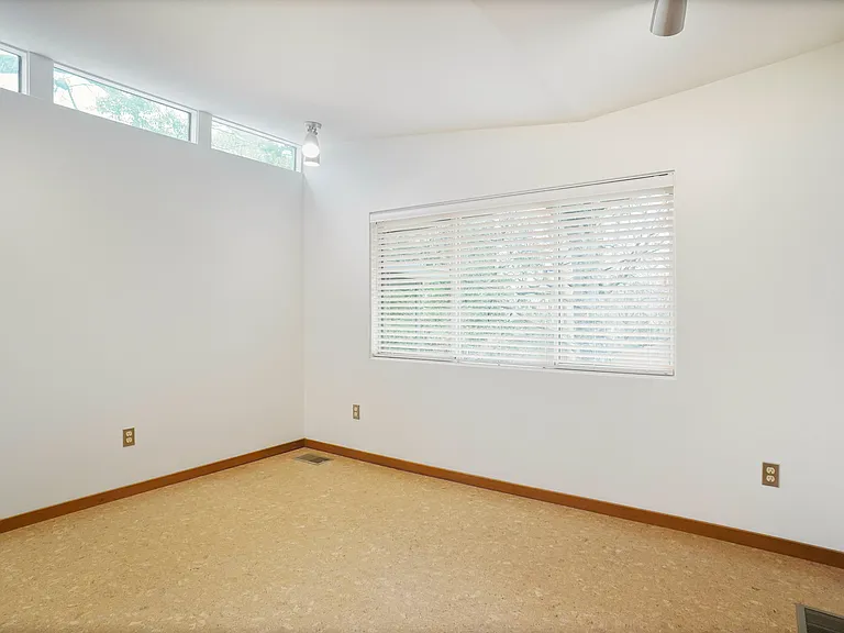 1403 Kendolph Dr — Photo 15