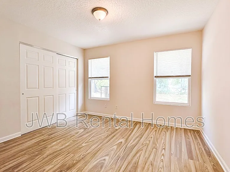 1507 W 6th St — Photo 8