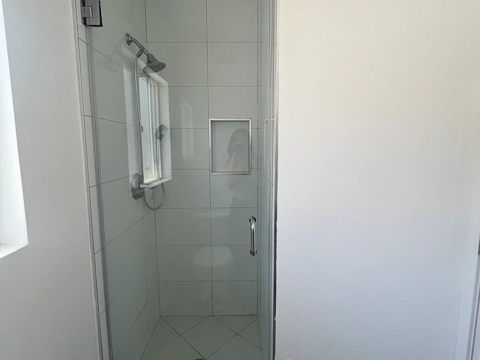 Studio, 600 sqft, $3,900 — Photo 2