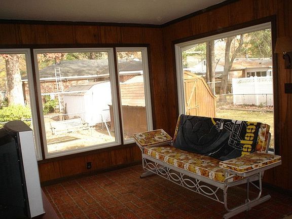 5th image of 4132 Edinburgh Dr