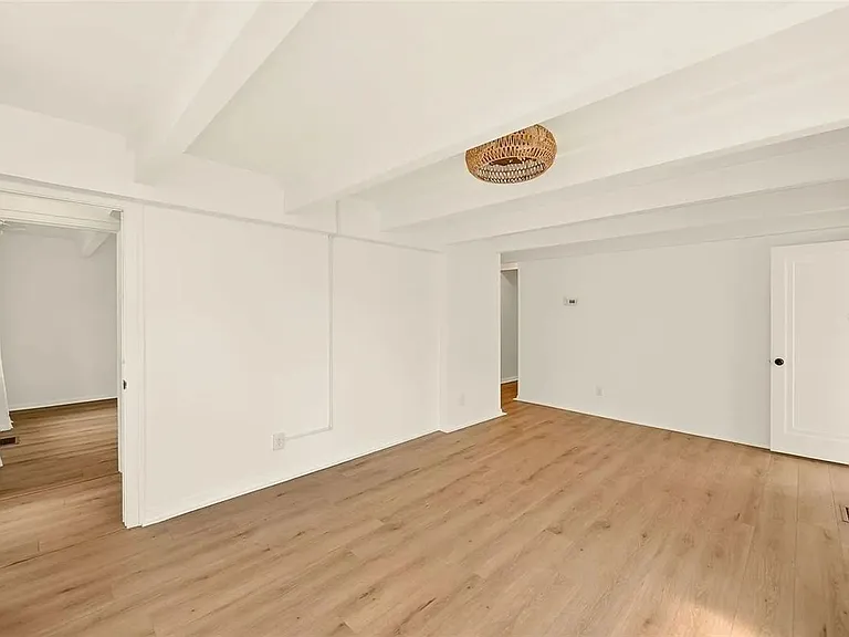 925 16th Ave N #1 — Photo 17