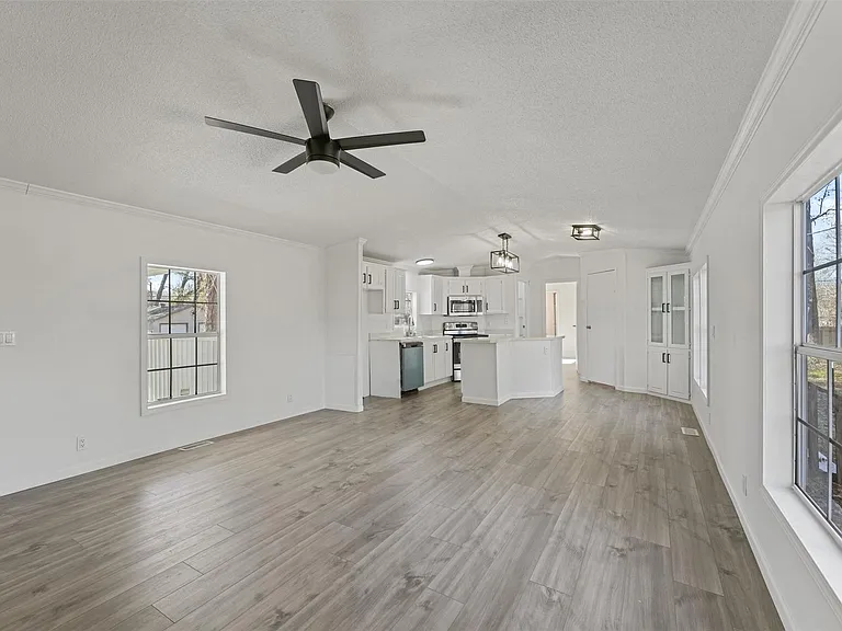 23239 Lakeside Dr — Photo 3