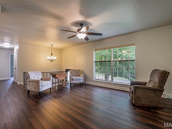 4th image of 230 Ridge Dr