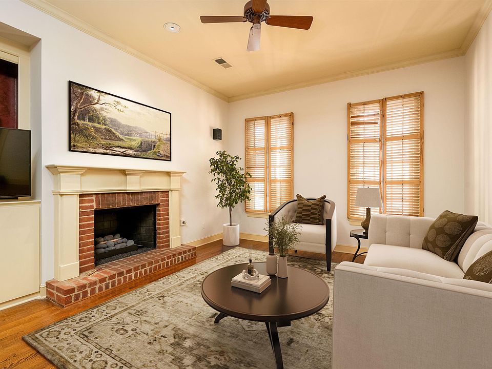 1st image of 805 Harbor Isle Cir W