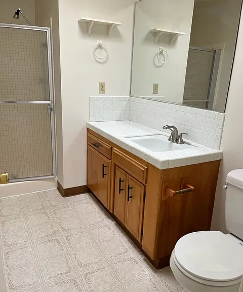 225 Butte Dr #B — Photo 8