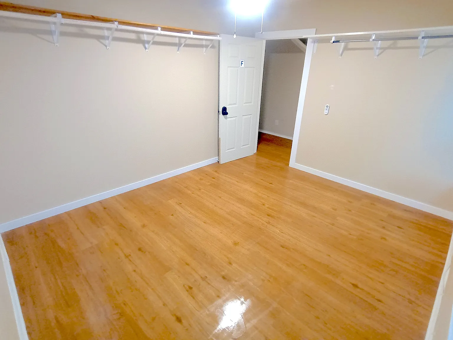 4 bed, 2913 sqft, $550 — Photo 2