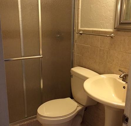 4th image of 164 NW 15th Pl