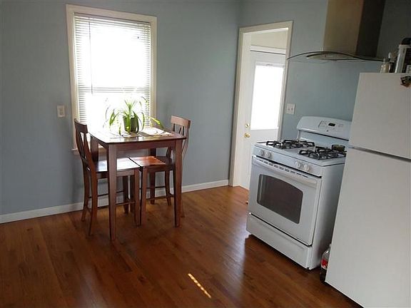 4th image of 822 W Galena Blvd