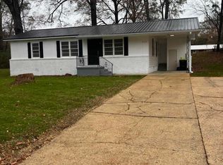 824 Magnolia Dr, Sylacauga, AL 35150