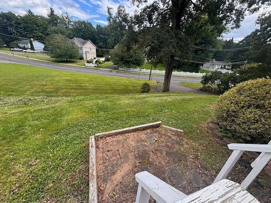 3 bed, 1.0 bath, 1008 sqft, $2,800 — Photo 1