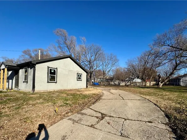 502 N Lincoln St, Olathe, KS 66061