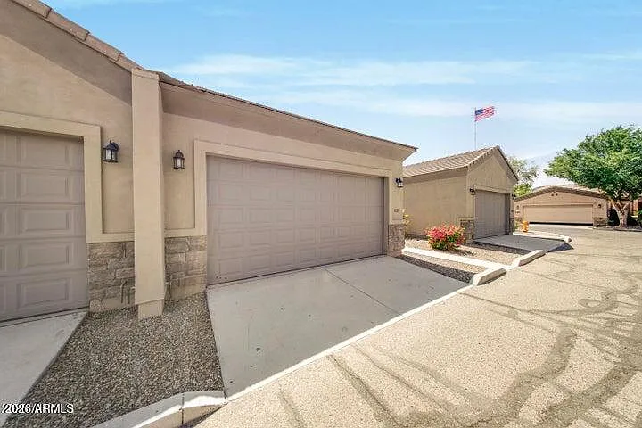 846 N Pueblo Dr — Photo 2
