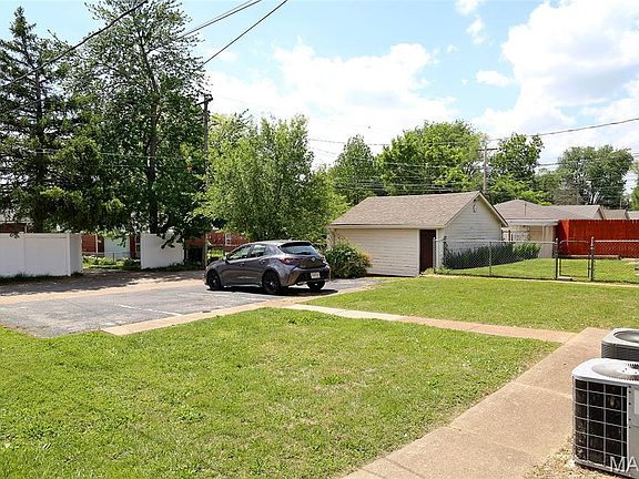 3rd image of 5610 Chippewa St