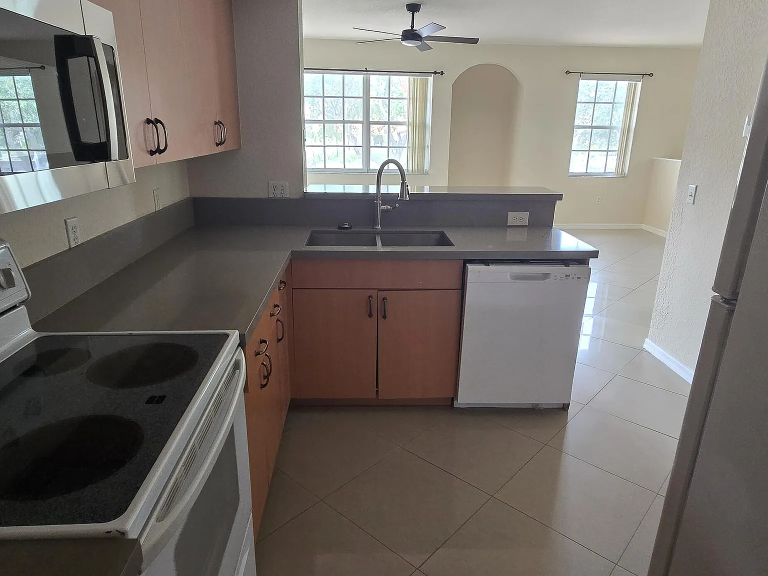 2 bed, 2.0 bath, 1162 sqft, $1,950 — Photo 3