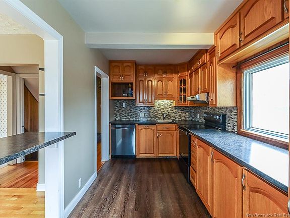 4th image of 31 Kilburn Ave