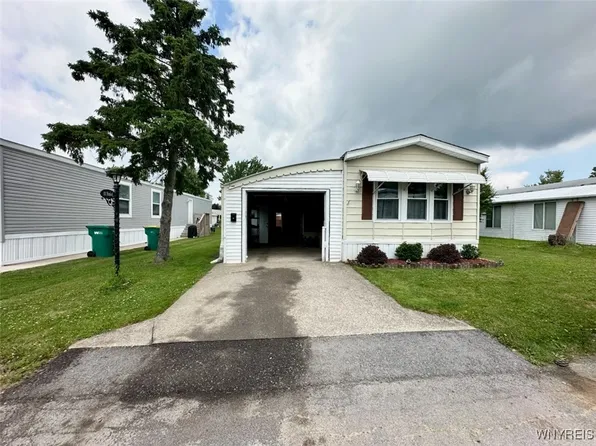 181 Quarry Hill Est, Akron, NY 14001