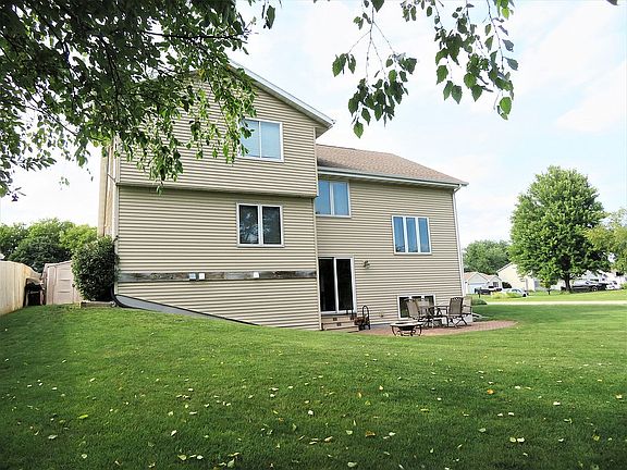 4th image of 4398 Fox Hills Dr
