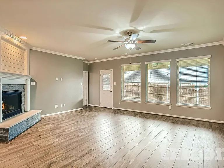 1592 Sugarberry Dr — Photo 16