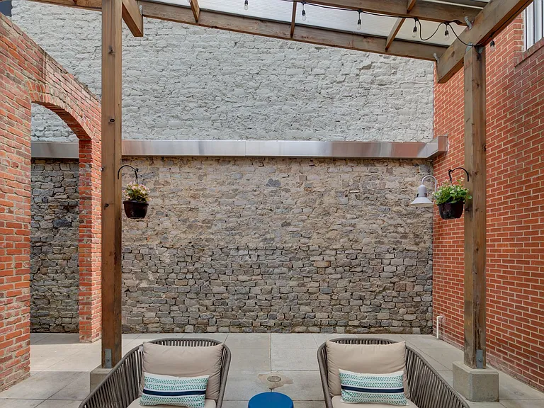 Montgomery Square Apartments — Photo 22
