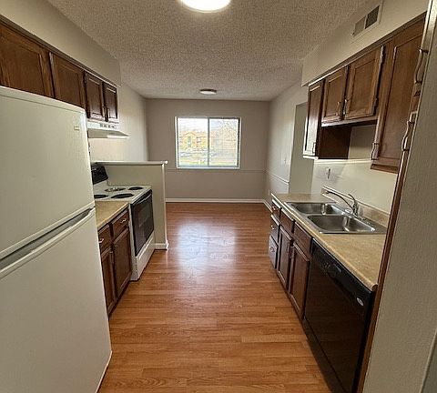 4th image of 40 Providence Dr #0