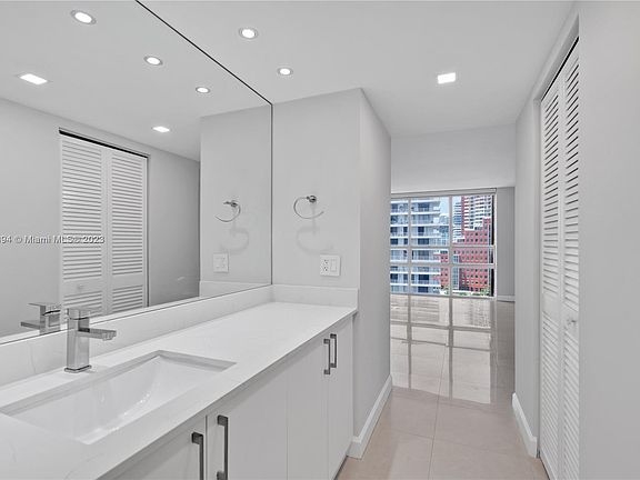 5th image of 1450 Brickell Bay Dr APT 1105