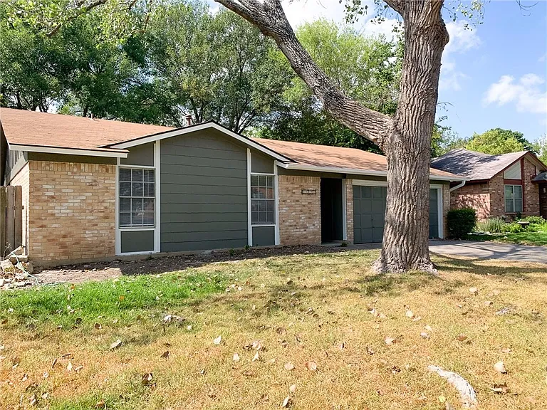 11640 Parkfield Dr — Photo 2