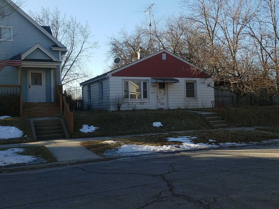 2nd image of 1719 Huron Ave