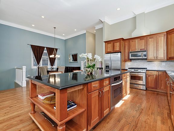 5th image of 657 N Peoria St APT 1