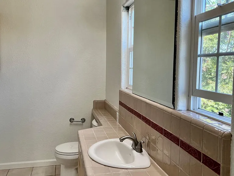 4987 Northlawn Dr — Photo 15