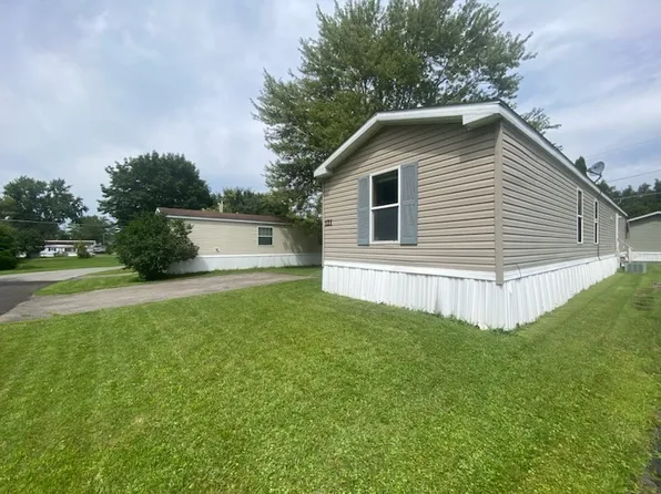 121 Tidd Cir, Farmington, NY 14425